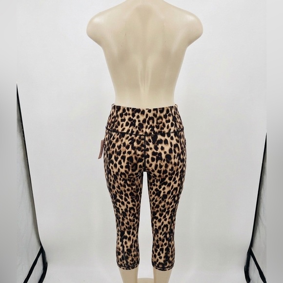 NWT Victoria’s Secret Leopard Print 7/8 High Rise Leggings Size 6 - Picture 2 of 4